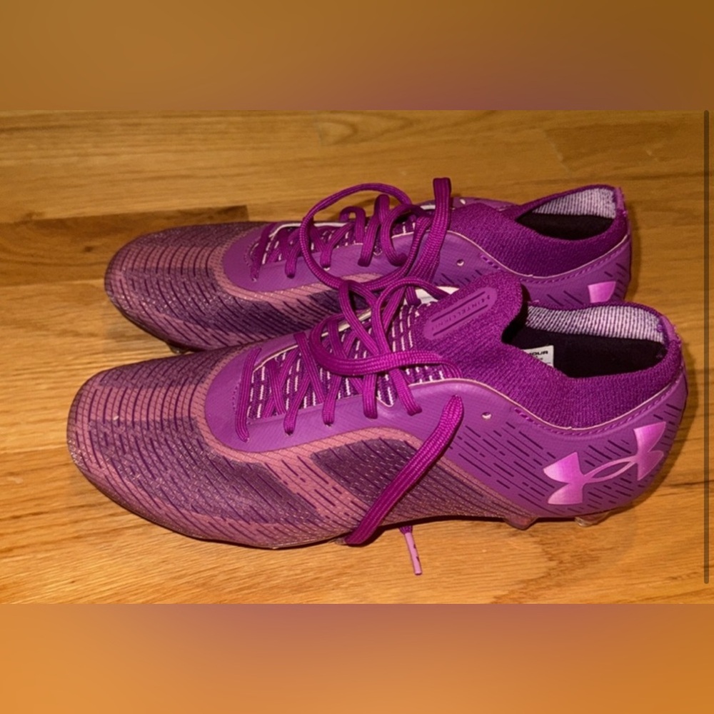 BRAND NEW WOMENS UNDER ARMOUR SOCCER CLEATS